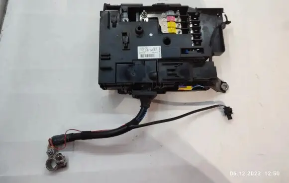 Volkswagen Touareg II Fuse module 7P0937548F