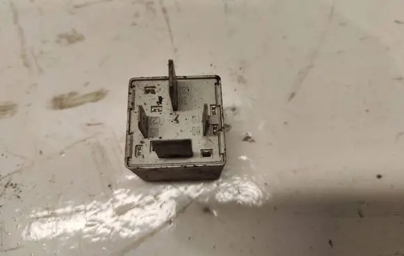 Audi A4 S4 B5 8D Other relay 8D0951253