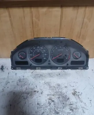 Volvo XC70 Speedometer (instrument cluster) 9499670 69294600T 14615