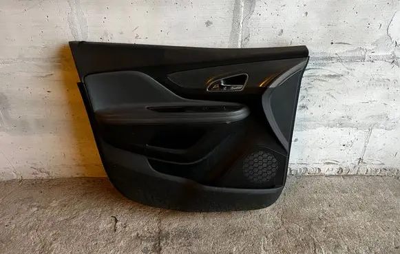 Opel Mokka Front door card panel trim 95137888 AVK21533600R