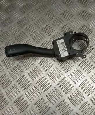 Volkswagen PASSAT B5.5 Indicator stalk 8L0953513G