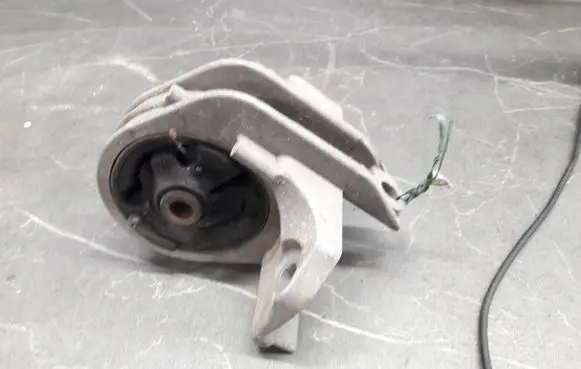 Renault Megane I Engine mount vacuum valve 7700804163
