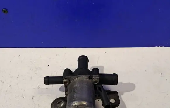 Mercedes-Benz CLS C219 Coolant heater control valve A2722000131
