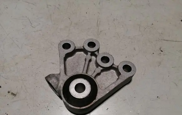 Gearbox mounting bracket