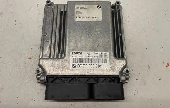 BMW 5 E60 E61 Engine control unit/module 7793210 0281011224 1039S02811