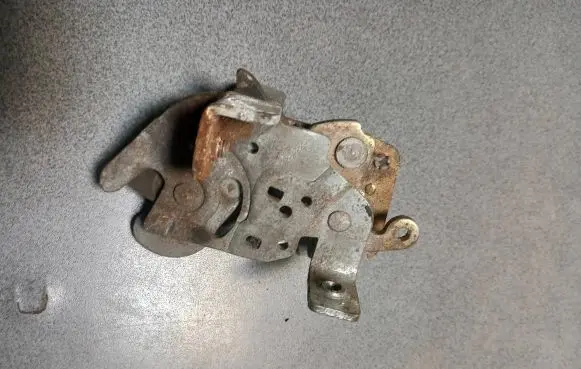 Mercedes-Benz Vito Viano W638 Loading door lock A6387430135