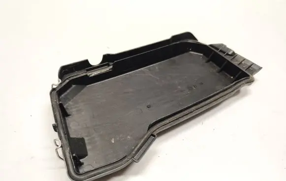 Mercedes-Benz C W204 Fuse box cover A2045400182