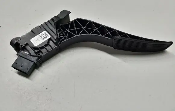 Chrysler Pacifica Accelerator throttle pedal 04581677AB