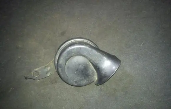 Audi A4 S4 B6 8E 8H Horn signal A28657625 E1000209