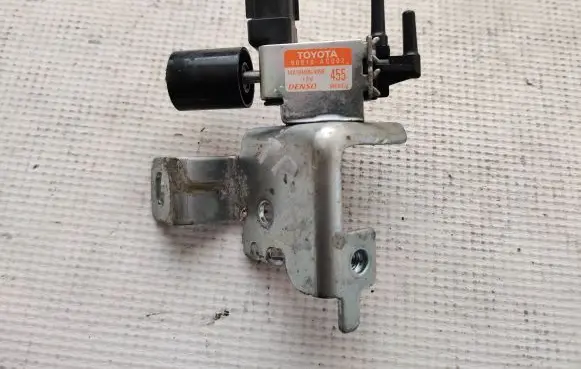 Toyota RAV 4 (XA40) Turbo solenoid valve 90910AC002 MX1846004550