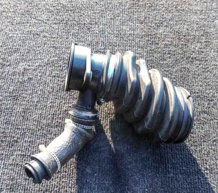 Ford C-MAX II Air intake hose/pipe AV616C784AC 1059139S01
