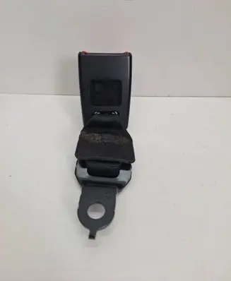 Volkswagen Touran I Rear seatbelt buckle