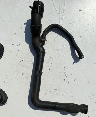 Land Rover Discovery 4 - LR4 Intercooler hose/pipe AH227990AC