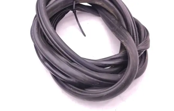 Mercedes-Benz Sprinter W906 Front door rubber seal 