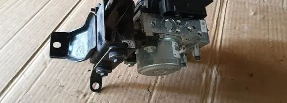 Nissan Leaf I (ZE0) ABS Pump E27251575 TD8405