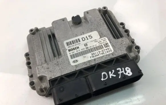 KIA Carens II Engine control unit/module ECU 3911327491 0281016829