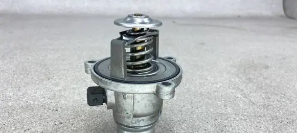 BMW M6 Thermostat/thermostat housing 7586885 11537586885