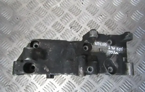 Volvo S40, V40 Engine mounting bracket 9146253