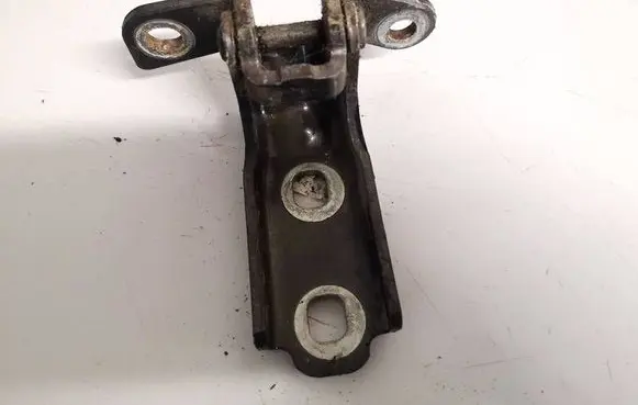 Opel Astra J Rear door lower hinge