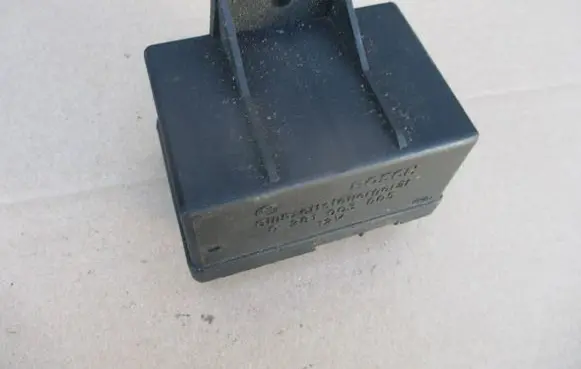 Renault Megane II Glow plug pre-heat relay 0281003005
