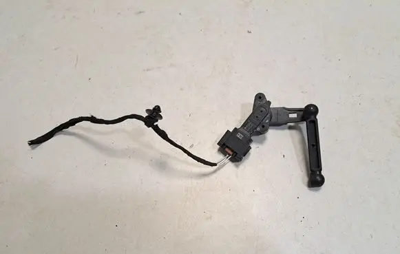 BMW X4 G02 Rear air suspension level height sensor 6895467