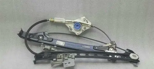 Mercedes-Benz CLS C219 Rear door manual window regulator A2197300946
