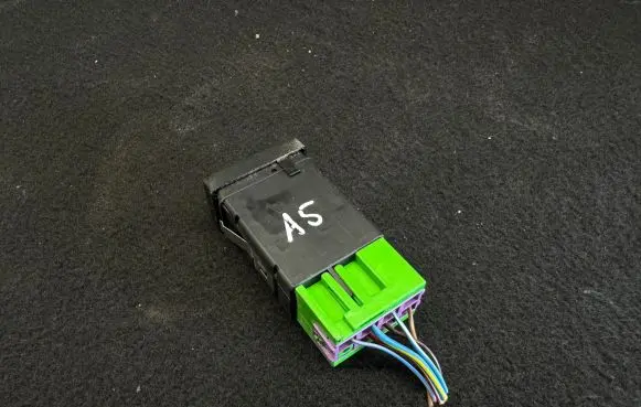 Volkswagen PASSAT B5.5 Seat heating switch 3B0963564C