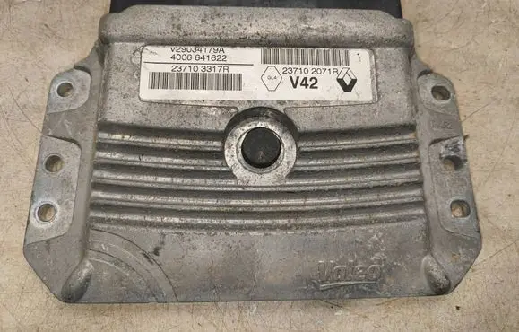 Renault Clio IV Engine control unit/module V29034179A 237102071R 237103317R