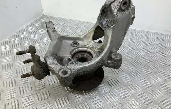 Volkswagen PASSAT B8 Front wheel hub 5Q0407257A 5Q0611841A