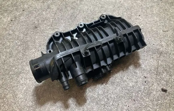 Ford Fiesta Intake manifold 1047092S01