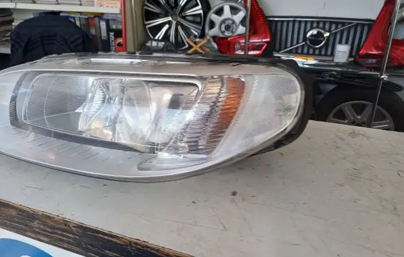 Volvo V70 Headlight/headlamp 31420013
