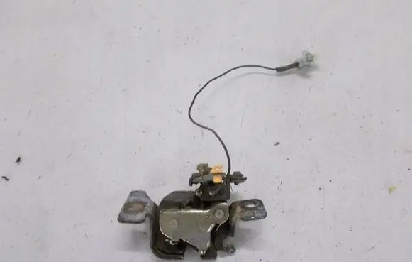 Mazda 323 F Tailgate/trunk/boot lock/catch/latch 