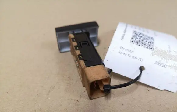Hyundai Santa Fe Windscreen/window heater switch 621W05010 202002962