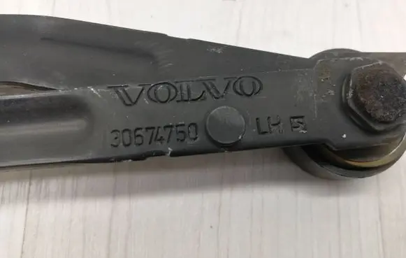 Volvo XC90 Tailgate hinge 30674750