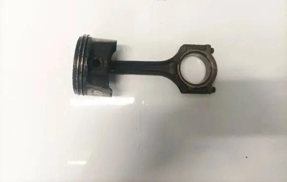 Ford Focus Piston with connecting rod