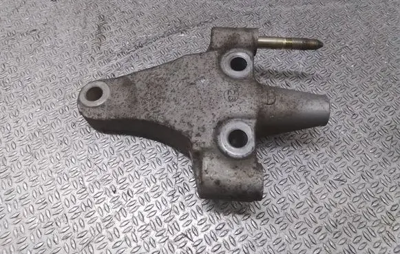 Nissan Maxima Gearbox mounting bracket