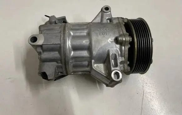 Renault Captur Air conditioning (A/C) compressor (pump) 926005450R 063105961