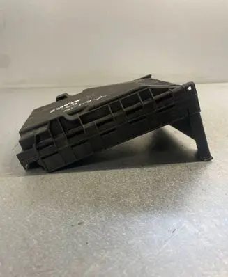 Volkswagen Tiguan Fuse box cover 1K0937132