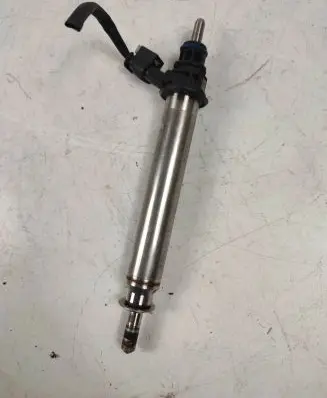 Mercedes-Benz S AMG W222 Fuel injector A2560700187