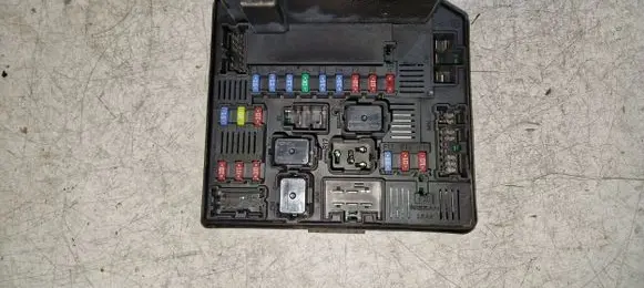 Nissan Qashqai Fuse module 284B7