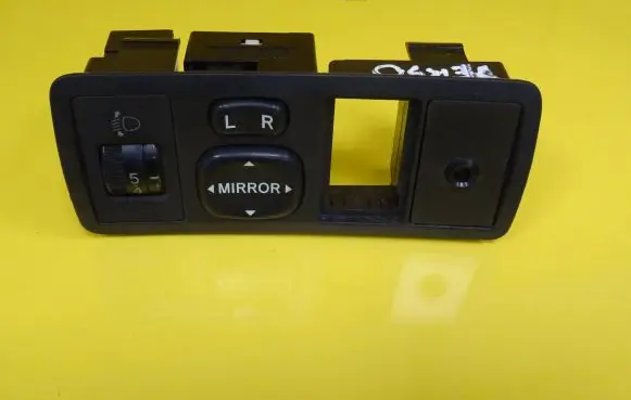 Toyota Corolla Verso E121 Wing mirror switch 777665