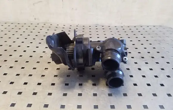 Skoda Yeti (5L) Water pump 06H121026BE 06H121011