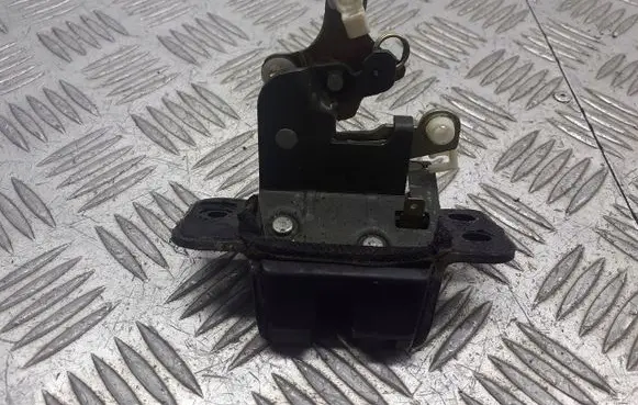 Hyundai Trajet Engine bonnet/hood lock/latch loop/hook 