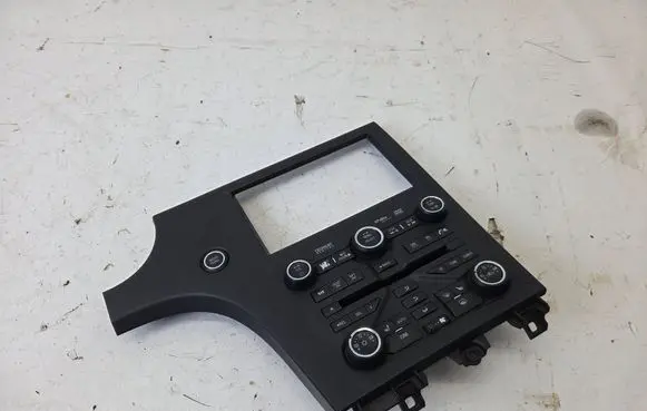 Head unit multimedia control
