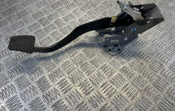 KIA Sportage Brake pedal 