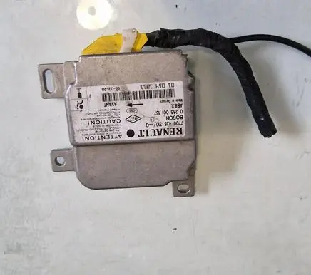 Renault Clio III Airbag control unit/module 0285001157