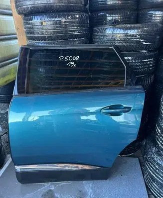 Peugeot 5008 II Rear door