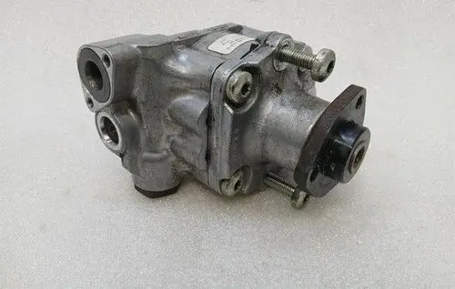 Mercedes-Benz AMG GT R190 C190 Electric power steering pump A0004661400