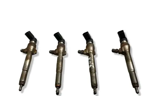 Nissan Qashqai Fuel injectors set 8200842205 F1159 H8200294788