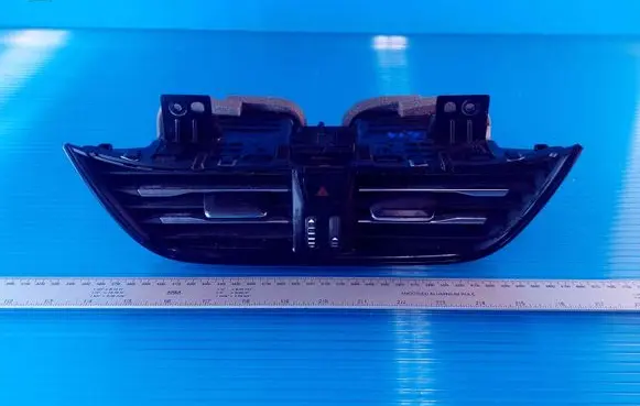 Ford Focus Dash center air vent grill